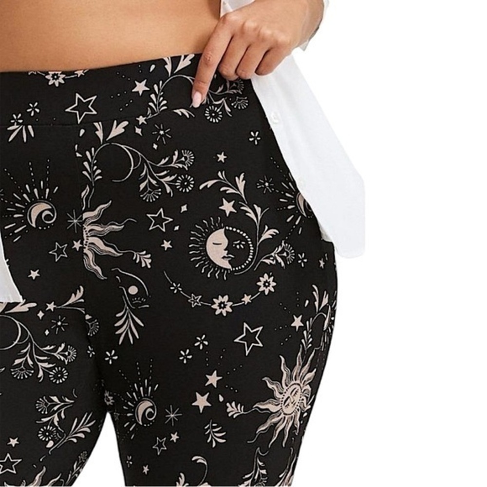 Torrid Black and Gold Celestial Print Leggings